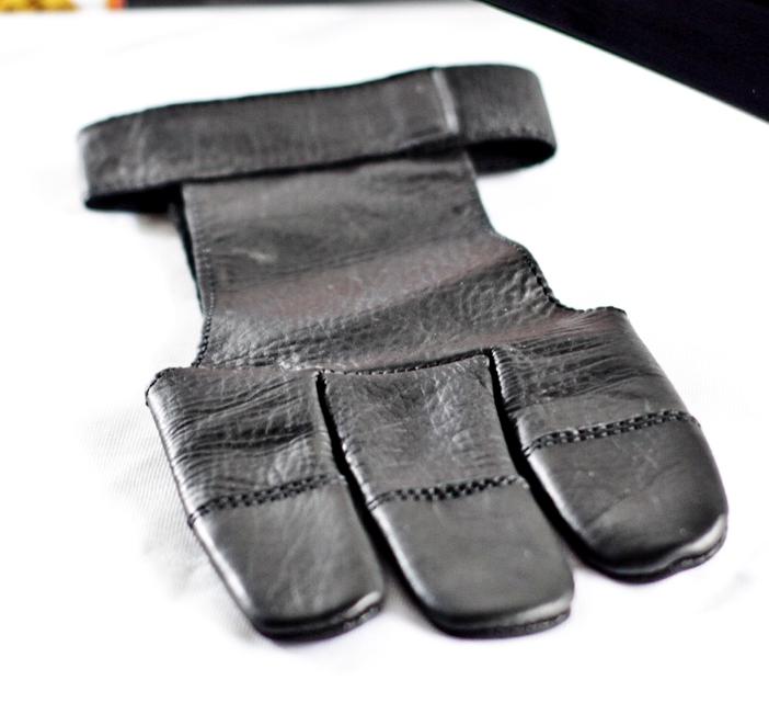 Напальчник традиционный (черн кожа) L